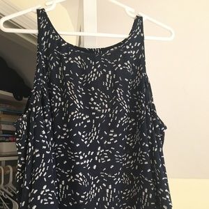 Shirt with shoulders open